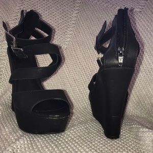 BLACK WEDGE HEELS
